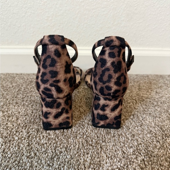Steve Madden Leopard Print Block Heels with Ankle Strap Size 9 - Picture 2 of 5